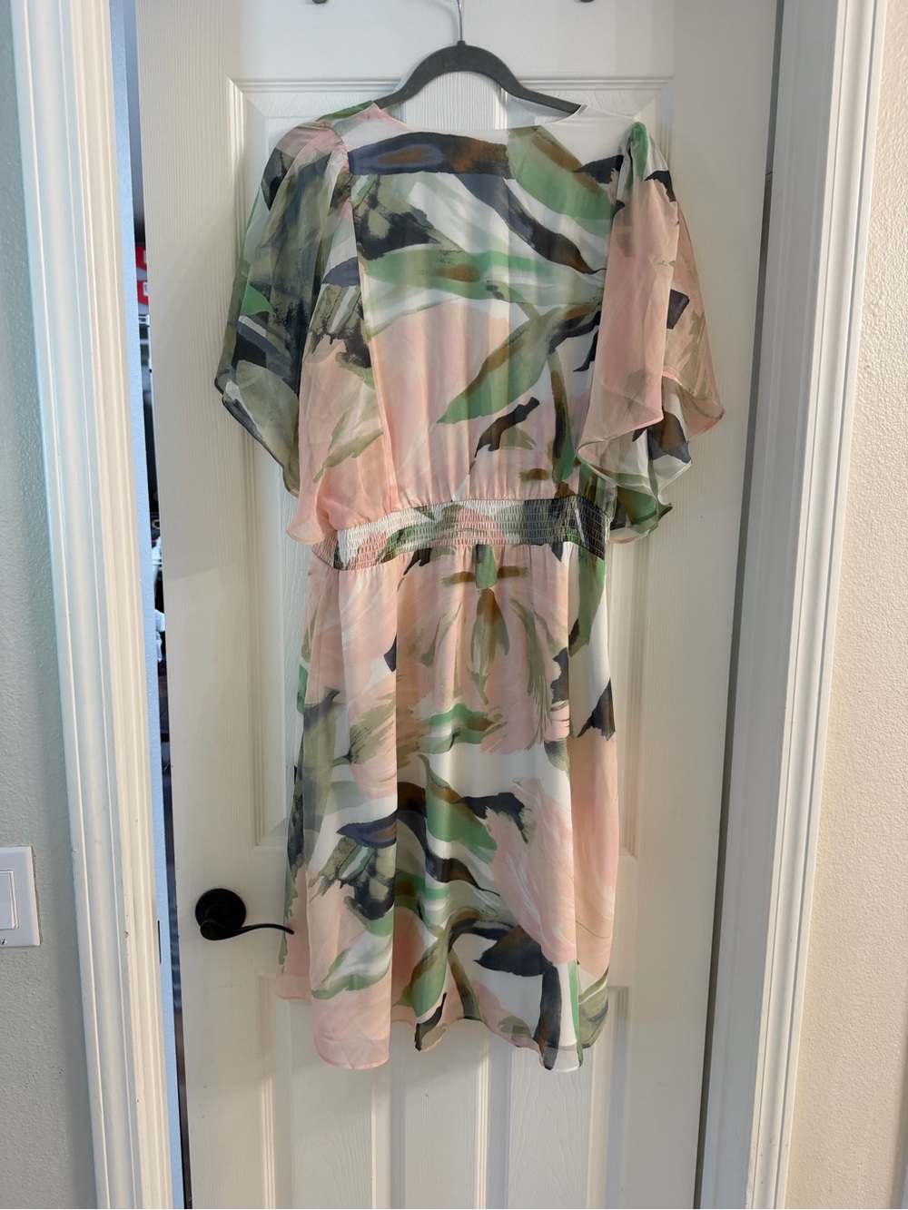White House Black Market Watercolor Floral Flutter Sleeve Dress Size XL (NWT) - Picture 4 of 7